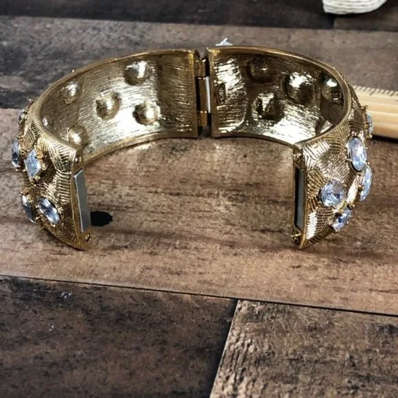 BRACELET GOLD TONE MAGNET CLOSURE - Picture 4 of 6